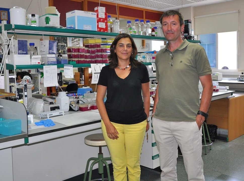 La investigadora de la UVigo Diana Valverde y Pep Rotllant, de Investigaciones Marinas.