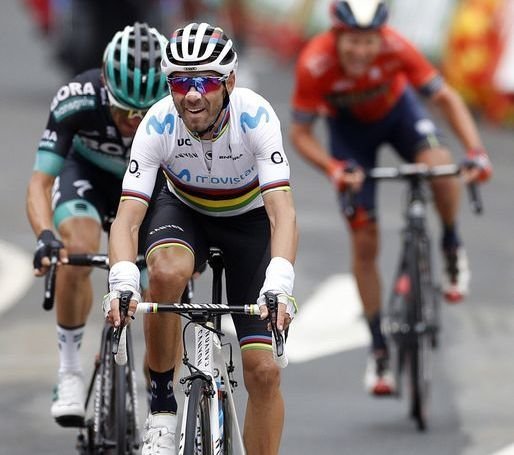 Alejandro Valverde cruza la meta en una etapa de la Vuelta a España.