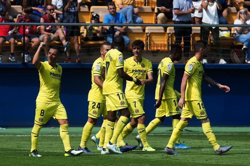 Los jugadores del Villarreal celebran el gol de Santiago Cazorla