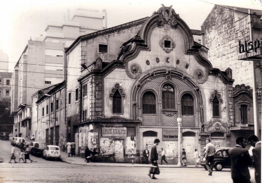 Una postal del Cine Odeón en la calle Urzáiz.