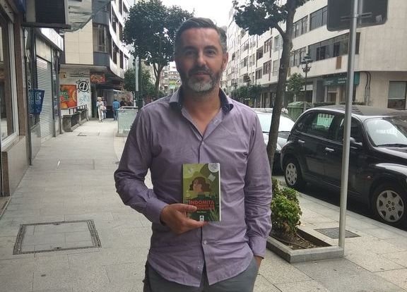 Álex Mene, co libro premiado, “Indómita e a semente da inmortalidade” que se presenta en Vigo o vindeiro 3 de outubro.