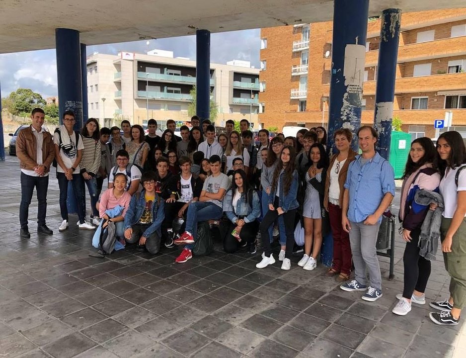 Foto de familia del grupo de estudiantes del IES salvaterra en su visita a Monçao.