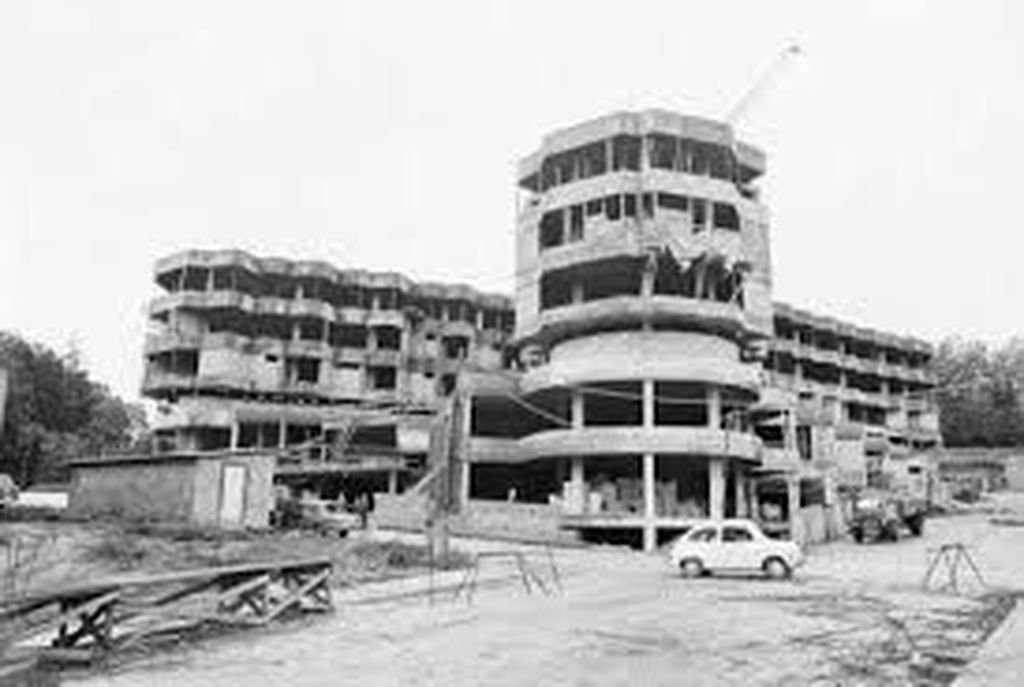 El hospital, en las obras de construcción de la primera fase con forma de &#34;V&#34;.
