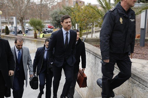 El exfutbolista del Real Madrid y entrenador español, Xabi Alonso, se dirige a la Audiencia Provincial de Madrid