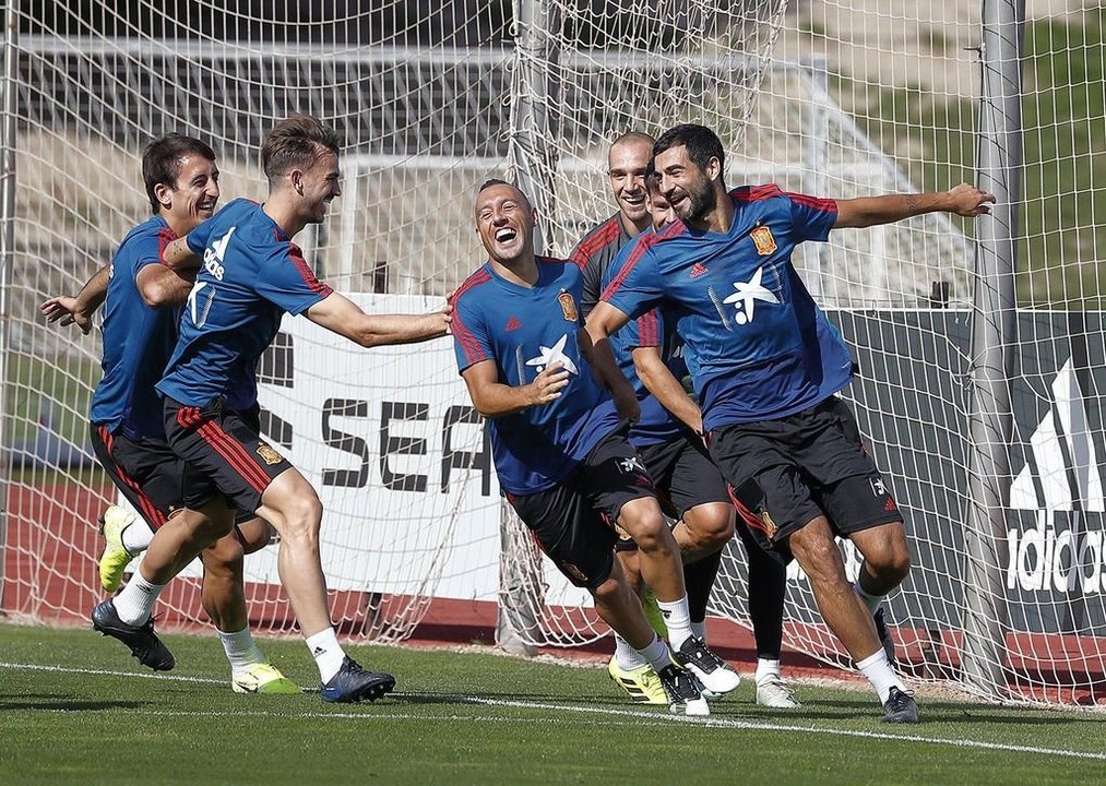 Un momento del entrenamiento de ayer de la selección española.