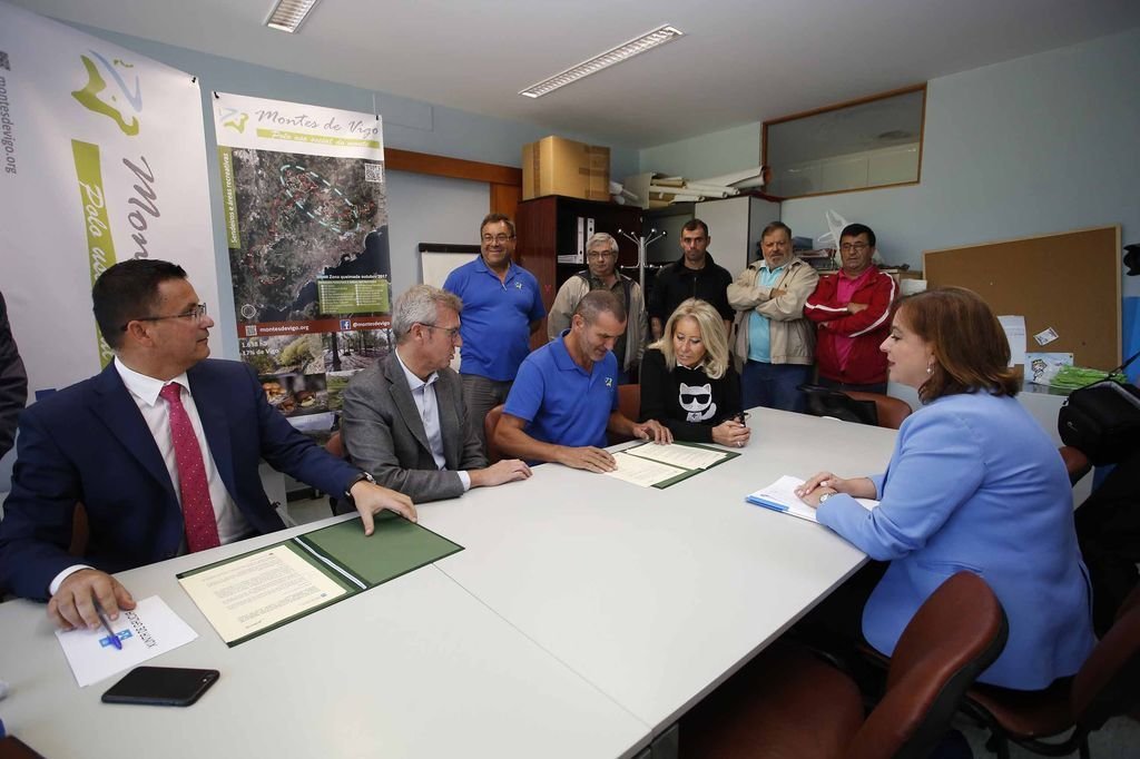 José González, Alfonso Rueda, Uxío Benítez, Corina Porro y Susana López, en la firma del convenio.