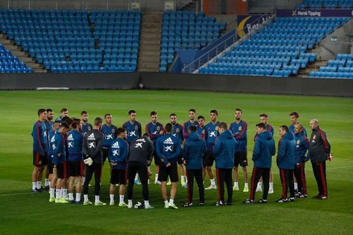 La selección española realizó ayer un último entrenamiento en Oslo, donde se enfrenta hoy a Noruega.