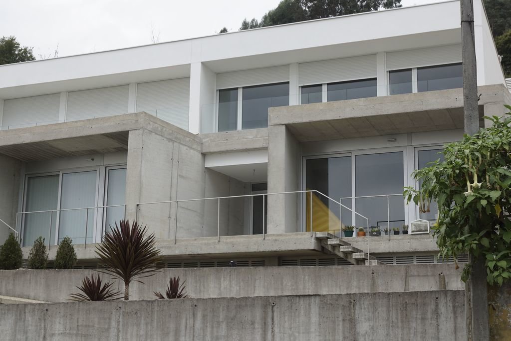 La casa de Iago Aspas y Jenni Rueda, en Moaña, fue asaltada el viernes por la noche.