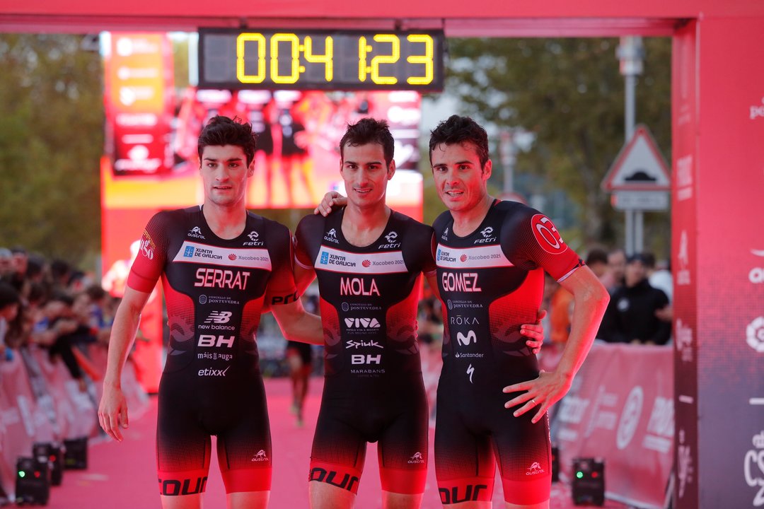 Antonio Serrat, Mario Mola y Javier Gómez Noya formaron el podio en la prueba de Pontevedra.