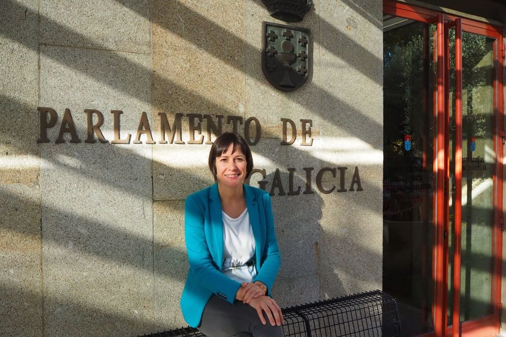 Ana Pontón, portavoz nacional e parlamentaria do BNG, o xoves na entrada do Parlamento de Galicia.
