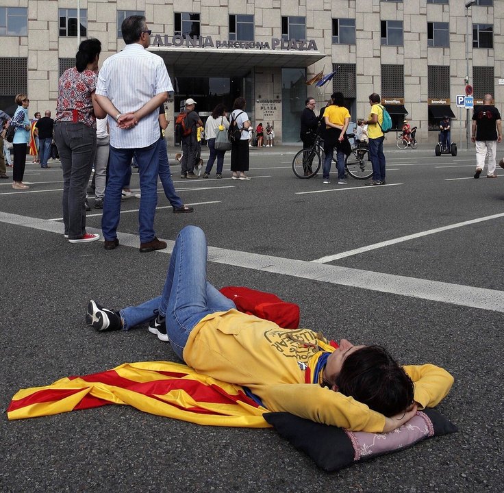 Independentistas se concentran en las inmediaciones de la Plaza de España