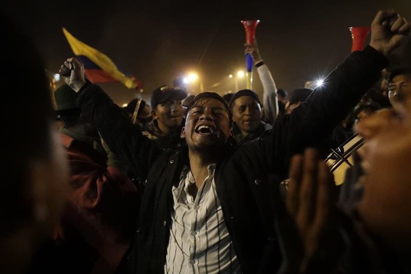 Los ecuatorianos celebraron el fin de las protestas.