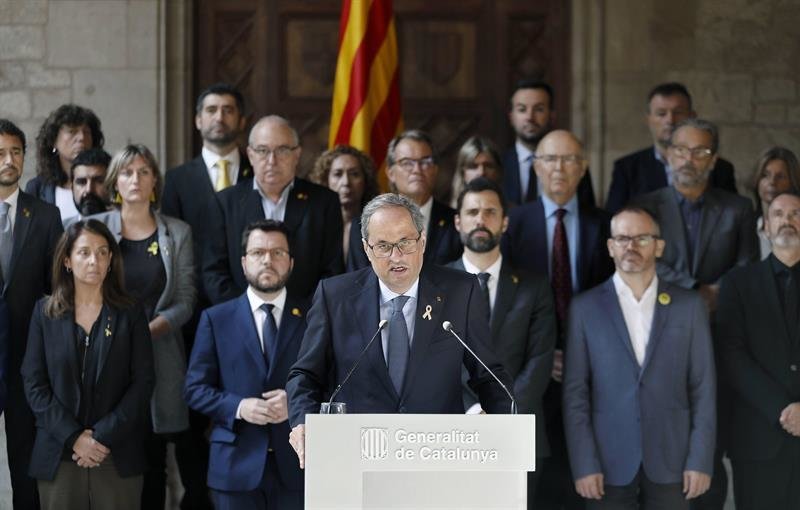 El presidente de la Generalitat, Quim Torra, flanqueado por los consellers de su Govern