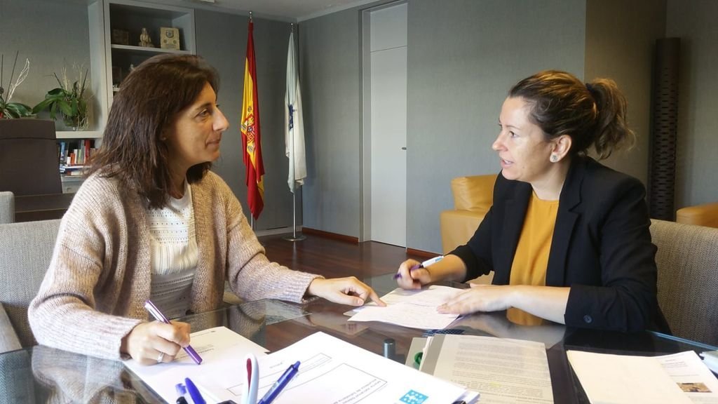 La conselleira de Medio Ambiente, Ángeles Vázquez, con la alcaldesa Marta Valcárcel.