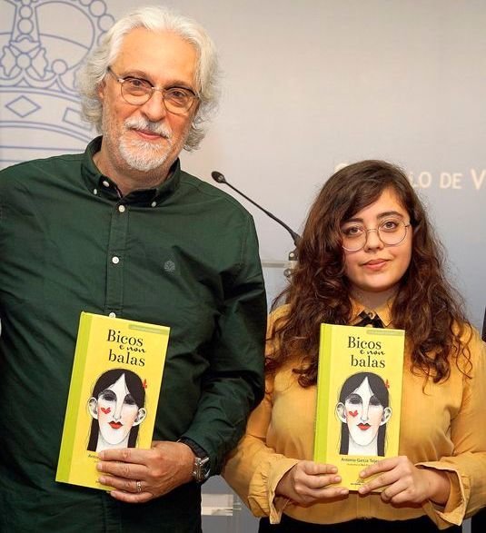 García Teijeiro, xunto a ilustradora Bea Gregores, onte.