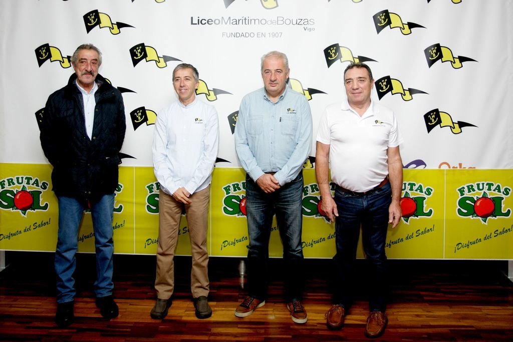 Miguel Pereira(2i), con Vicente Martín, Manuel Veiga y José Manuel Estévez, en la presentación.