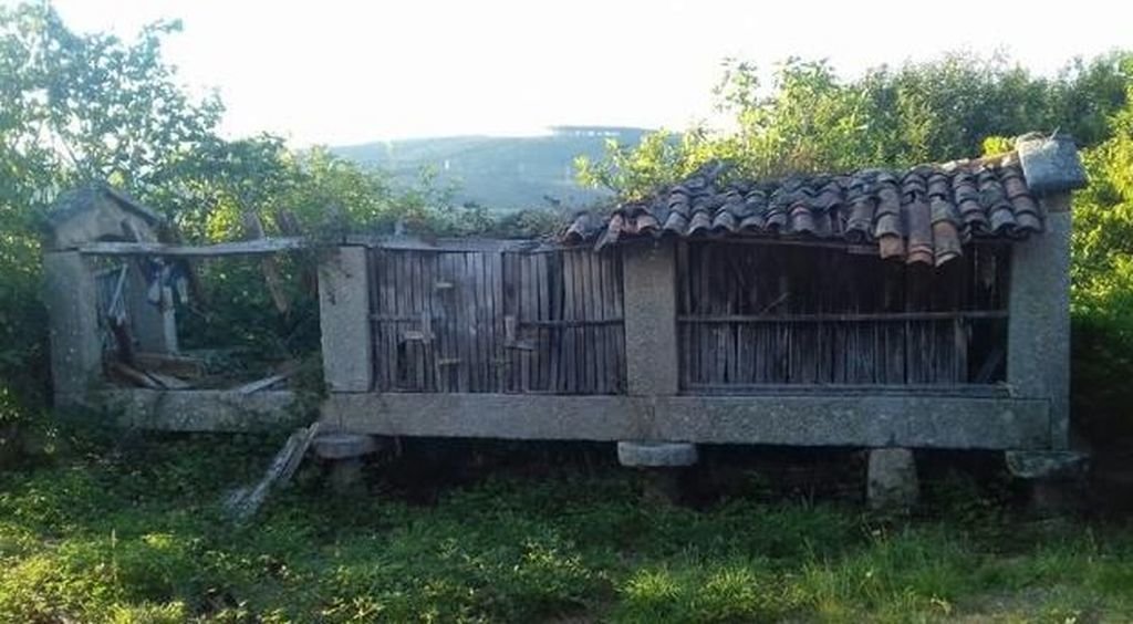 Un usuario de Milanuncios ofrece este hórreo en Ourense a cambio de maquinaria agrícola.