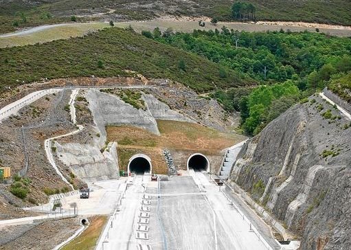 Estado de las obras en el túnel de Campobecerros, el pasado agosto.