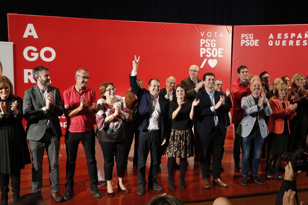 Olga Alonso, Abel Caballero y Adriana Lastra esta mañana en el mitin del PSOE en Vigo // J.V. Landín