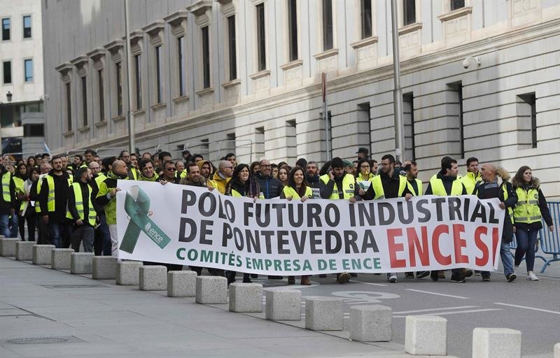 Trabajadores directos, de empresas auxiliares, transportistas y forestales de las fábricas de Ence de toda España llegan ante el Congreso