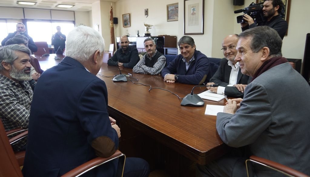 El alcalde recibió ayer al comité de empresa de Barreras y sindicatos del naval.