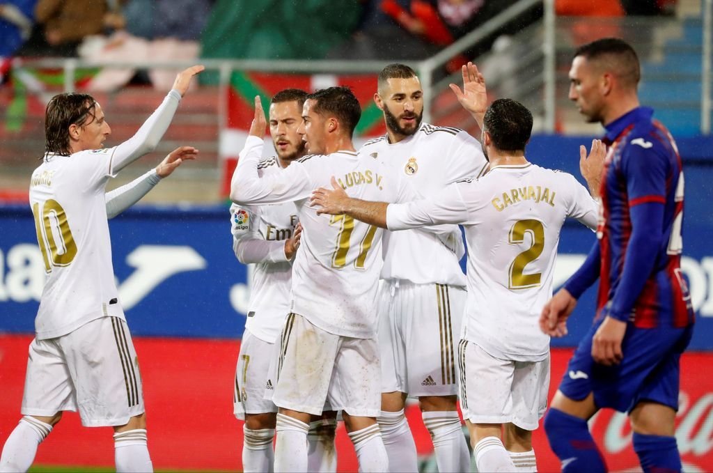 El Real Madrid celebra uno de los cuatro goles sumados ayer en el campo del Eibar.