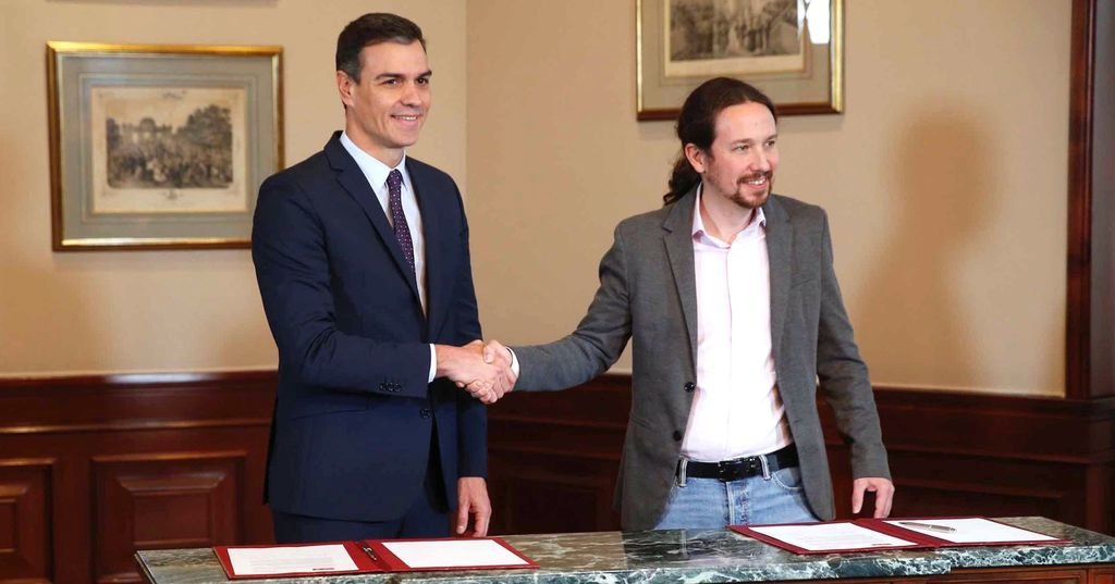 El presidente del Gobierno español en funciones, el socialista Pedro Sánchez,iz., y el líder de Unidas Podemos, Pablo Iglesia