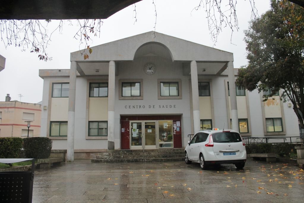 Actual centro de salud situado en plaza Escolas Vellas en Gondomar, que en pocos días se trasladará a As Ánimas.