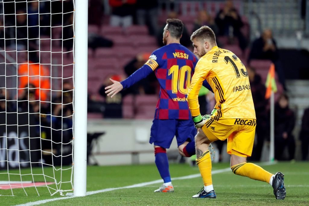 Rubén disputó ante el Barça su partido número cien con el Celta, en el que encajó tres goles de Messi.