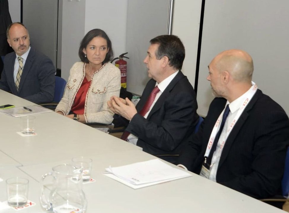 David Regades, la ministra Reyes Maroto, Abel Caballero y Sergio Prieto, del Icex, ayer en Madrid.