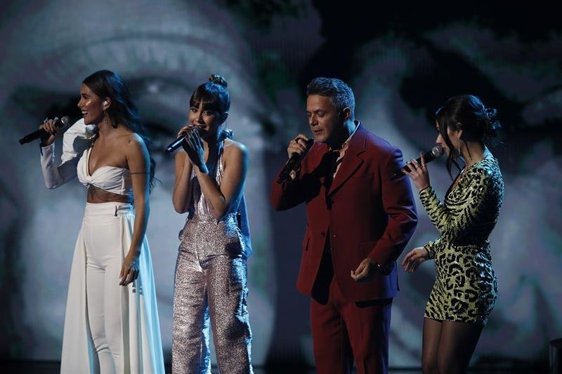 Aitana Ocana, Alejandro Sanz y Greeicy Rendon durante la vigésima ceremonia anual de los Latin Grammy Awards
