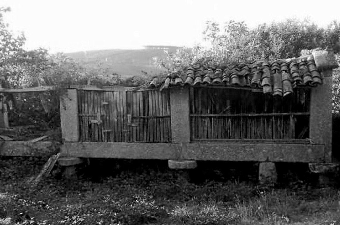 Un usuario de Milanuncios ofrece este hórreo en Ourense a cambio de maquinaria agrícola.