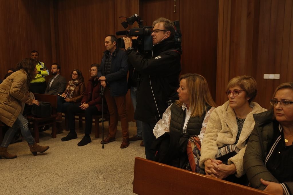 El inicio de la sesión en el Juzgado Penal de Pontevedra. Quedó aplazada al 19 de diciembre.
