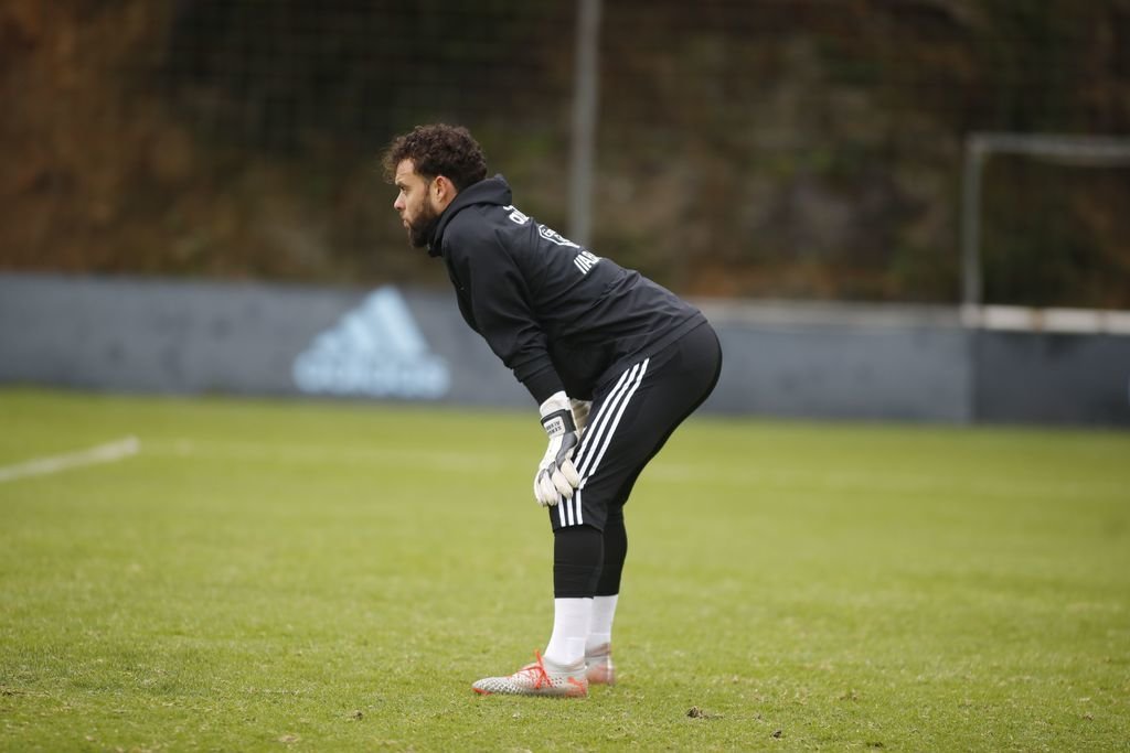 Sergio Álvarez, ayer, en el entrenamiento del Celta en las instalaciones deportivas de A Madroa.