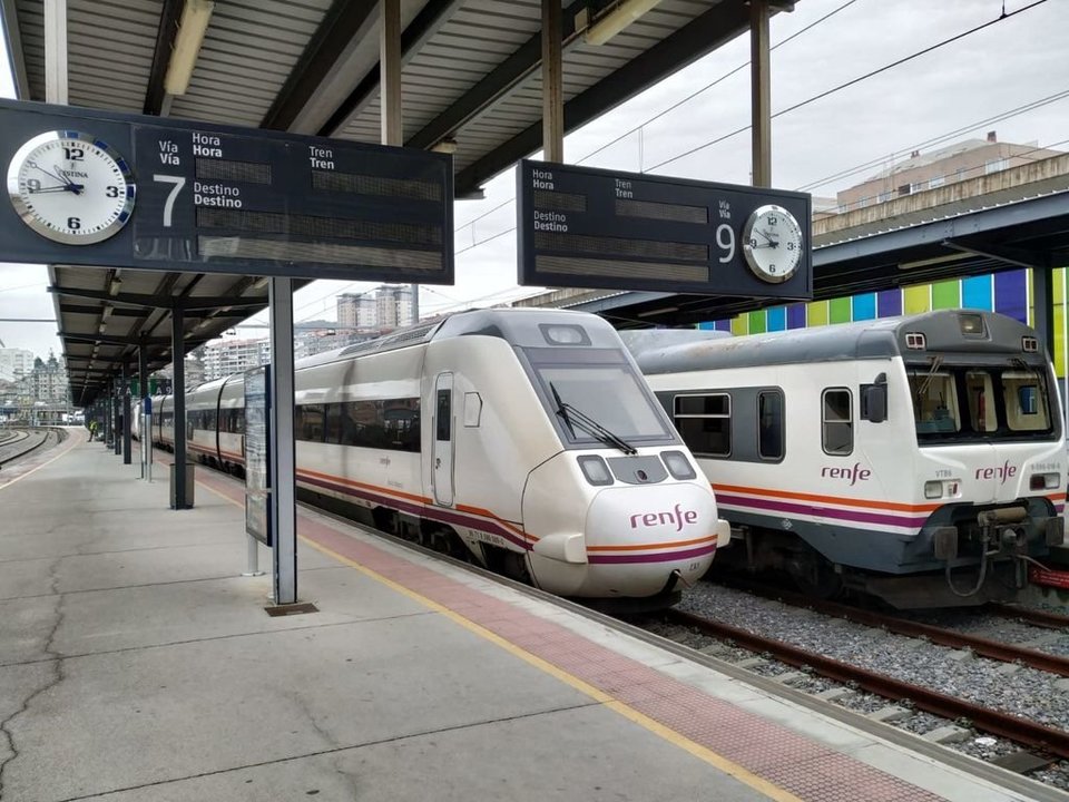 Trenes en la estación de Vigo-Guixar, de largo recorrido, a Madrid y Barcelona.