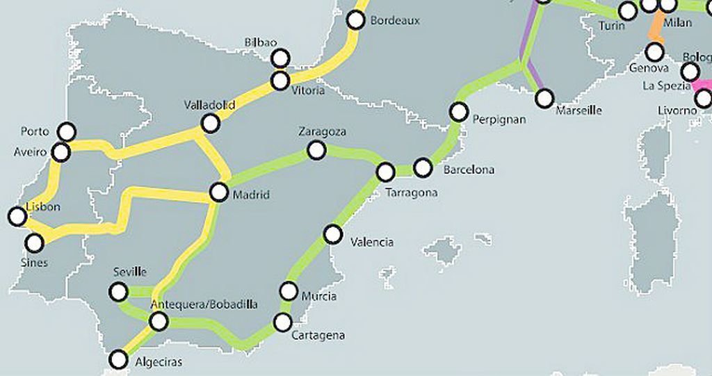 El responsable de ADIF presente en Tánger mostró a todos de nuevo este mapa, donde aparece el Corredor Atlántico Oporto-Bilbao. El acuerdo alcanzado incluía incorporar todo el Noroeste, con los puertos gallegos y de Asturias.