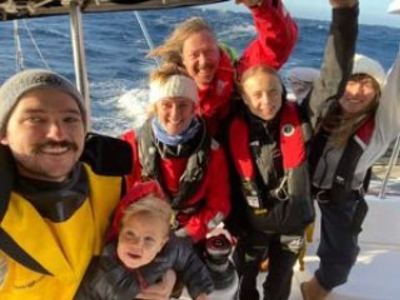 La joven activista Greta Thunberg en el catamarán que la llevará a Lisboa