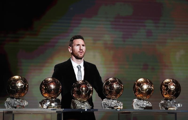 Messi recogió el lunes su sexto balón de oro.