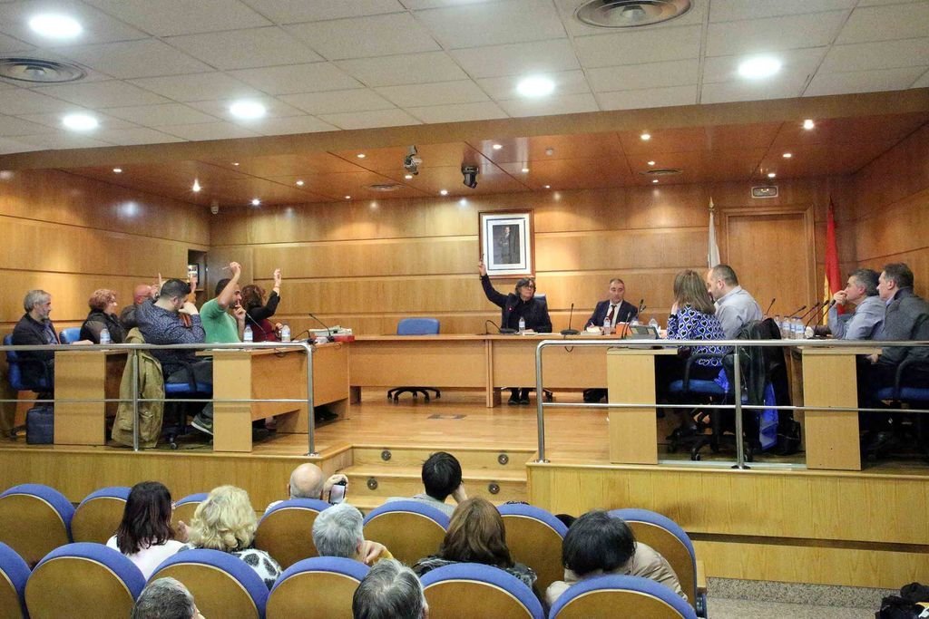 Última sesión plenaria celebrada en Porriño donde se produjo el altercado entre la alcaldesa y el portavoz del PP.