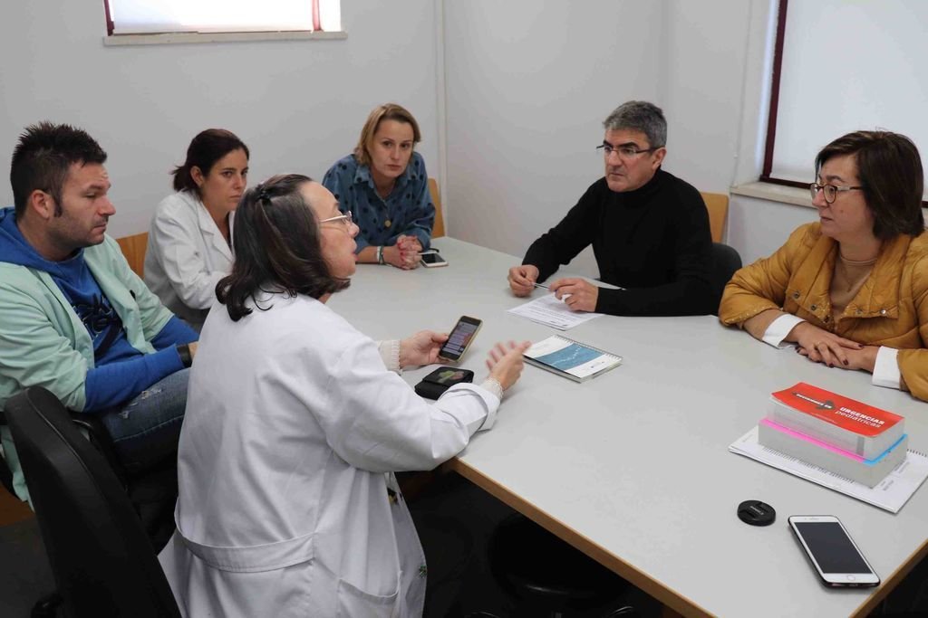 Antonio Lomba y Montserrat Magallanes en la reunión con los médicos.