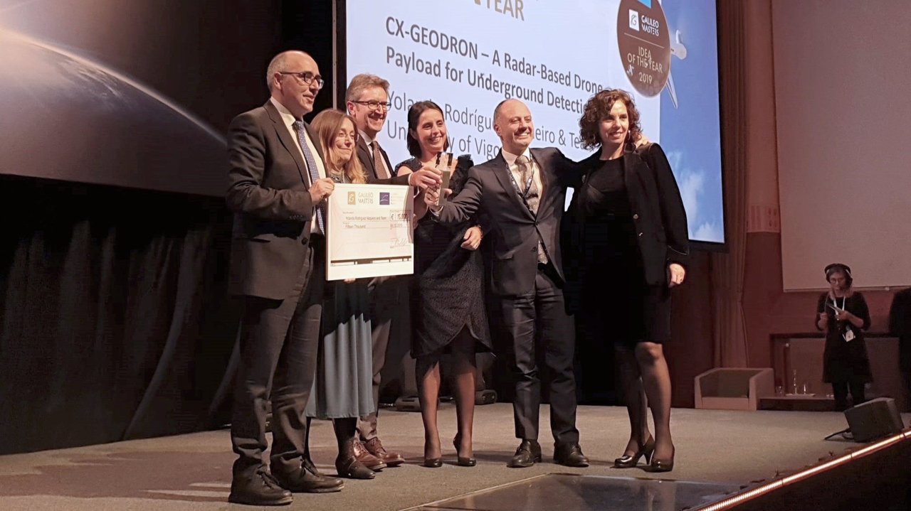 Recogen el premio IDEA OF THE YEAR de la mano de la directora de Desarrollo de Negocio de la Agencia Espacial Europea, Fiammenta Diani: