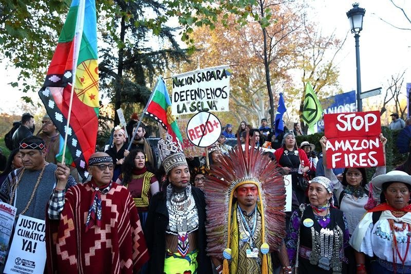 Algunos de los indígenas que participan en la Marcha por el Clima.
