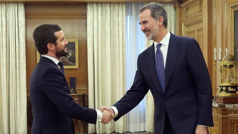 Felipe VI recibe a Pablo Casado en la ronda de consultas