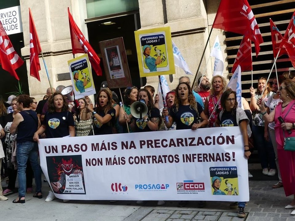 Las enfermeras eventuales, en la concentración que protagonizaron en septiembre en Vigo.