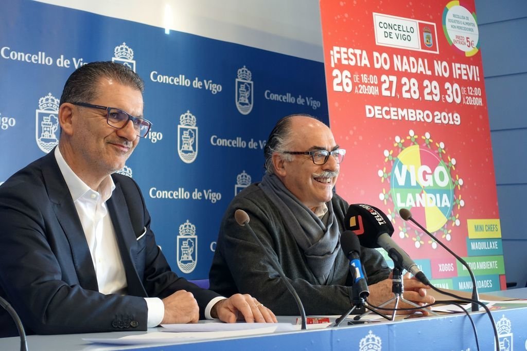Ángel Rivas y Arsenio Pieto, ayer en la presentación de ‘Vigolandia’.