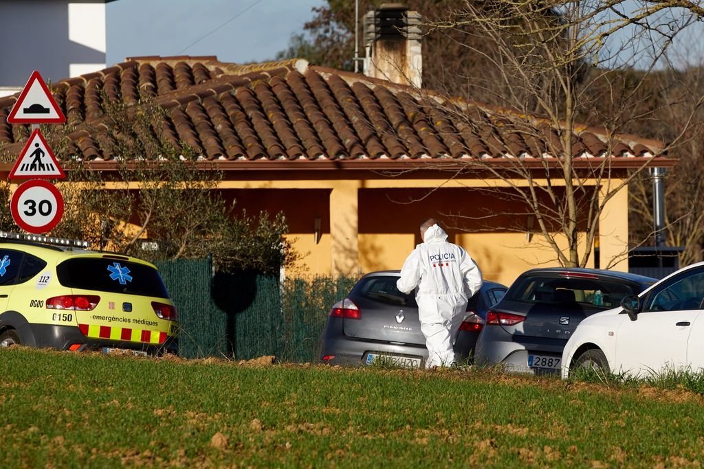 Los Mossos d&#39;Esquadra investigan la muerte violenta de dos niñas en Vilobí d&#39;Onyar (Girona).