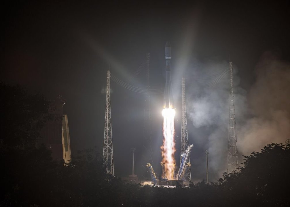 Momento del despegue del satélite a bordo del cohete Soyuz, desde Kurú, en la Guayana Francesa.
