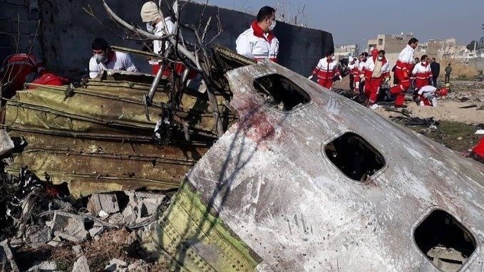 Restos del avión Boeing 737 de Ukranian International Airlines siniestrado cerca de Teherán