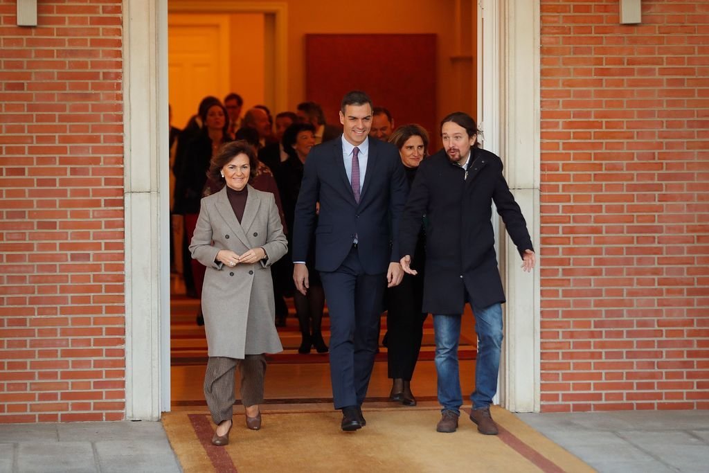 Carmen Calvo, Pedro Sánchez y Pablo Iglesias abandonan La Moncloa.