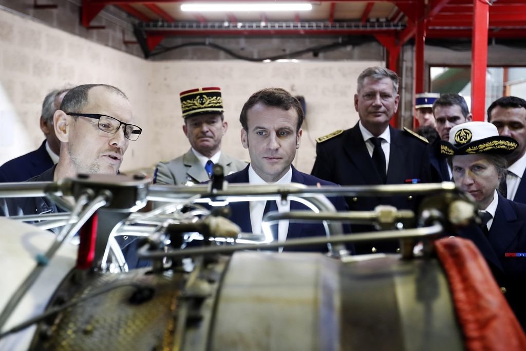 El presidente francés, Emmanuel Macron, durante una visita a una base aérea.